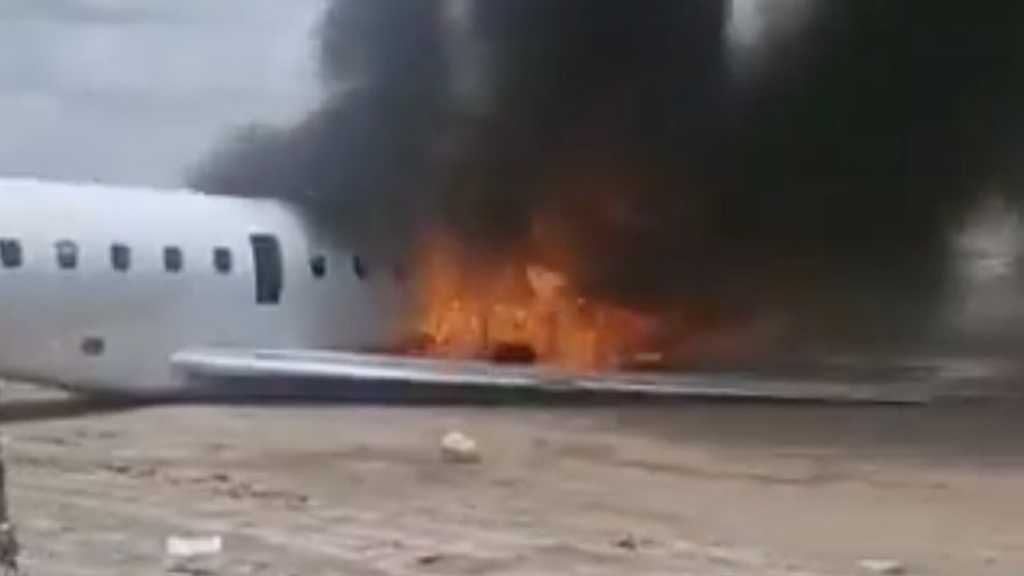 Pesawat Menteri Kongo Keluar Landasan dan Terbakar