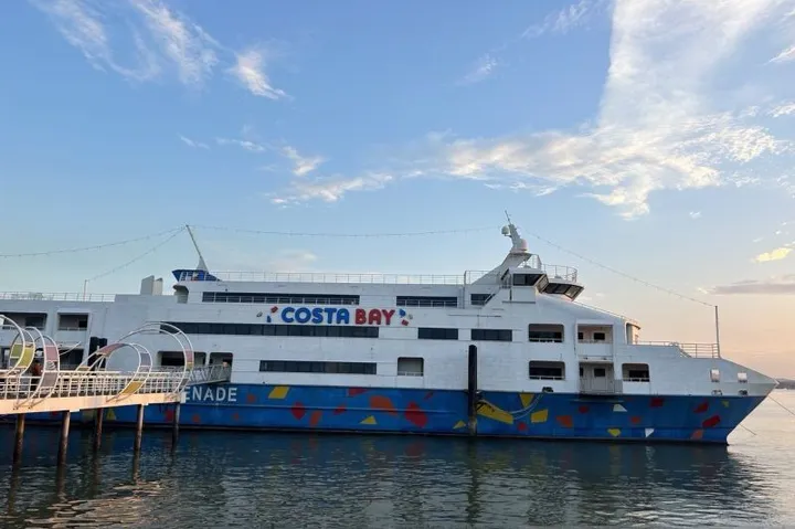 Seluruh Penumpang Selamat dalam Tabrakan Ferry dan Tanker di Singapura