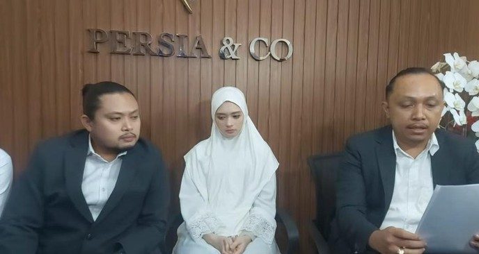 Muncul ke Publik, Inara Rusli Minta Maaf soal Kegaduhan