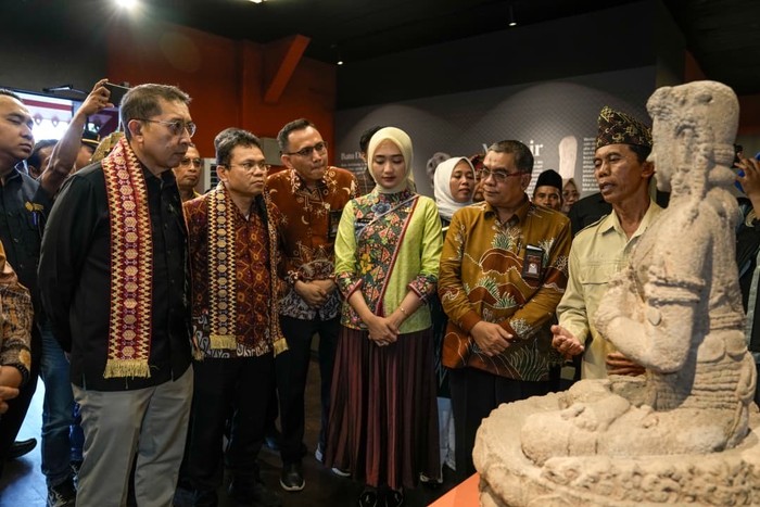 Menbud Resmikan Gedung Koleksi Baru di Taman Purbakala Pugungraharjo