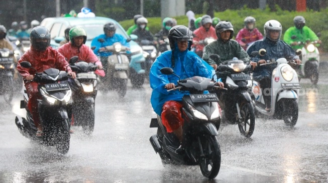 BMKG Peringatkan Hujan Petir dan Gelombang Tinggi di Sejumlah Wilayah