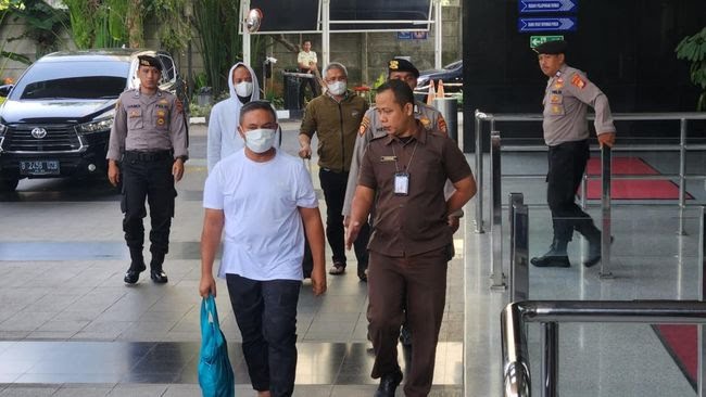 Abdul Wahid Tiba di Gedung KPK Pasca Operasi Tangkap Tangan