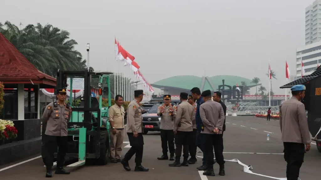 Ratusan Polisi Siaga Amankan Dua Demo di Jakarta Pusat