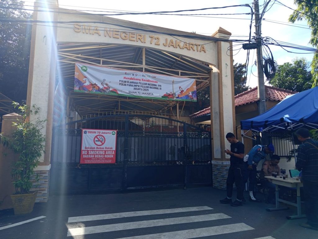 Hari Pertama PTM, SMAN 72 Dijaga Ketat Prajurit TNI AL