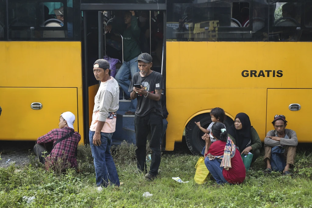 Warga TPU Menteng Pulo II Direlokasi ke Rusun Jagakarsa