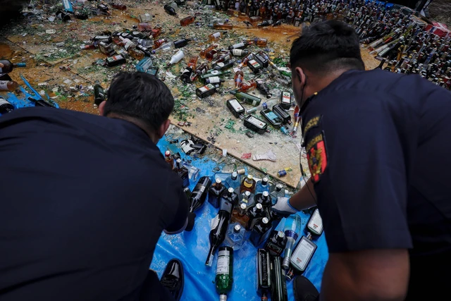 Bea Cukai Musnahkan 13 Juta Rokok Ilegal dan Ribuan Botol MMEA