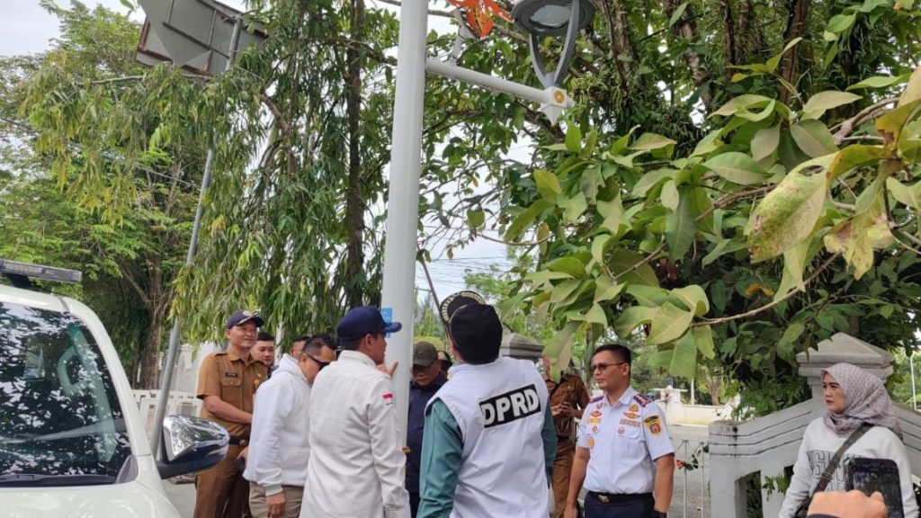 Sidak Komisi III DPRD Samarinda Temukan Tiang LPJU Tua Masih Digunakan