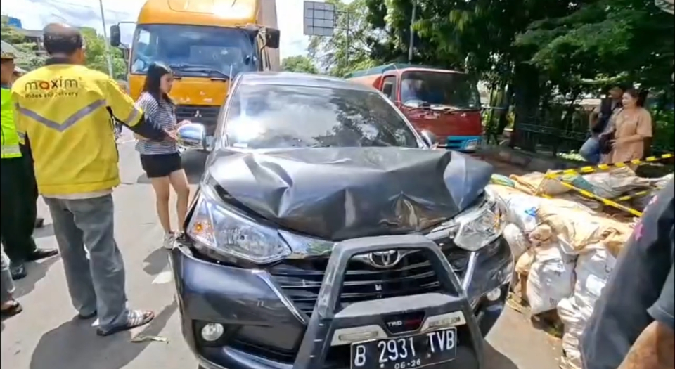 Tabrakan Beruntun di Jalan Raya Bogor Picu Kejar-kejaran
