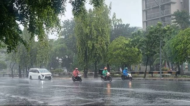 Hujan Ringan hingga Sedang Diprediksi Landa Kota Besar