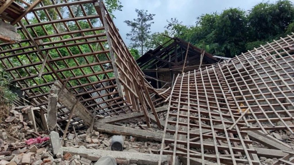Ledakan Dahsyat Runtuhkan Tiga Rumah di Pacitan