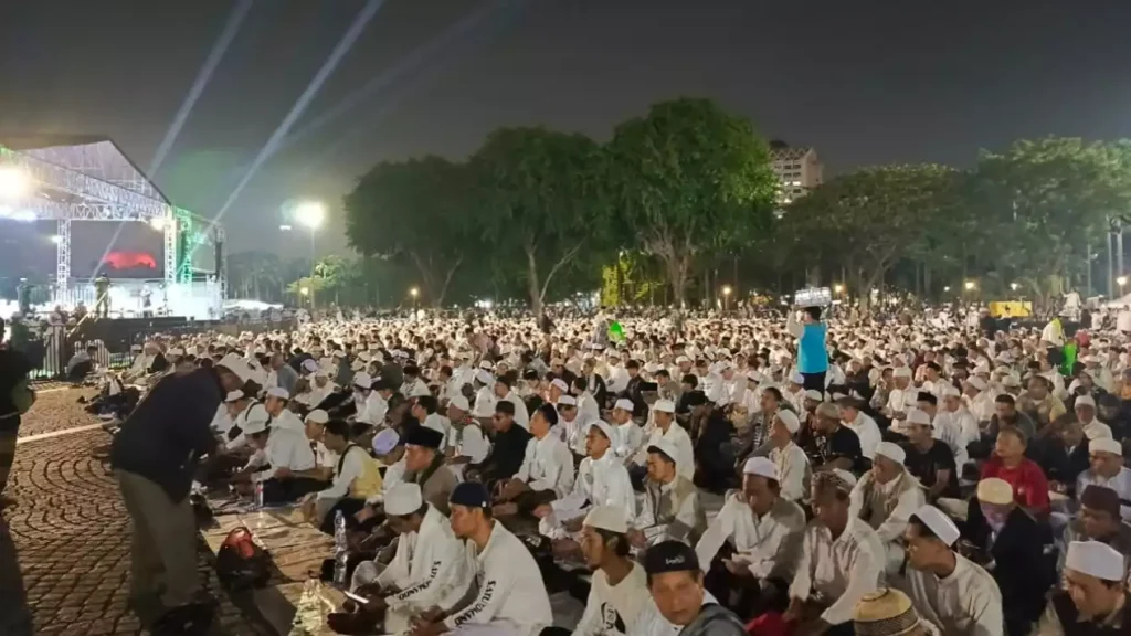 Wamenag Bawa Pesan Prabowo di Reuni 212 di Monas