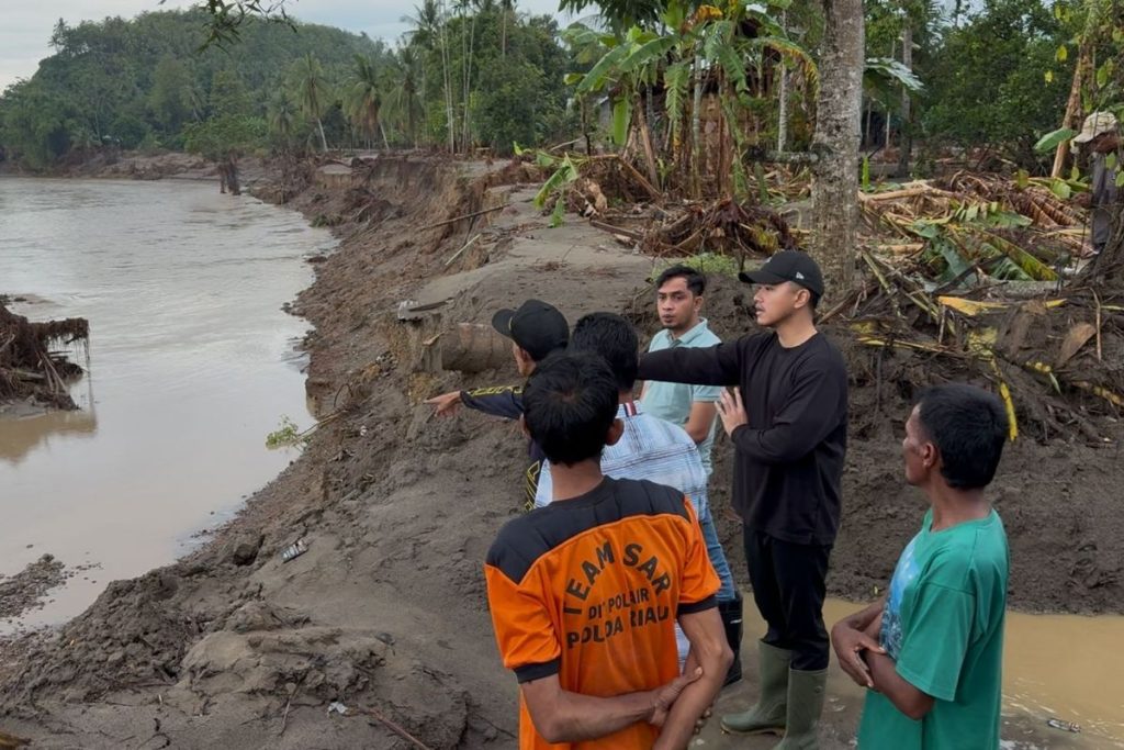 Kaesang Sambangi Korban Banjir Bireuen, Permukiman Rata dengan Sungai