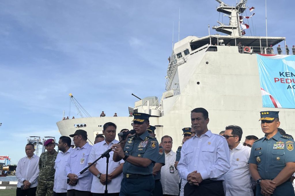 Kementan Kirim Bantuan Pascabencana Sumatra via Kapal TNI AL