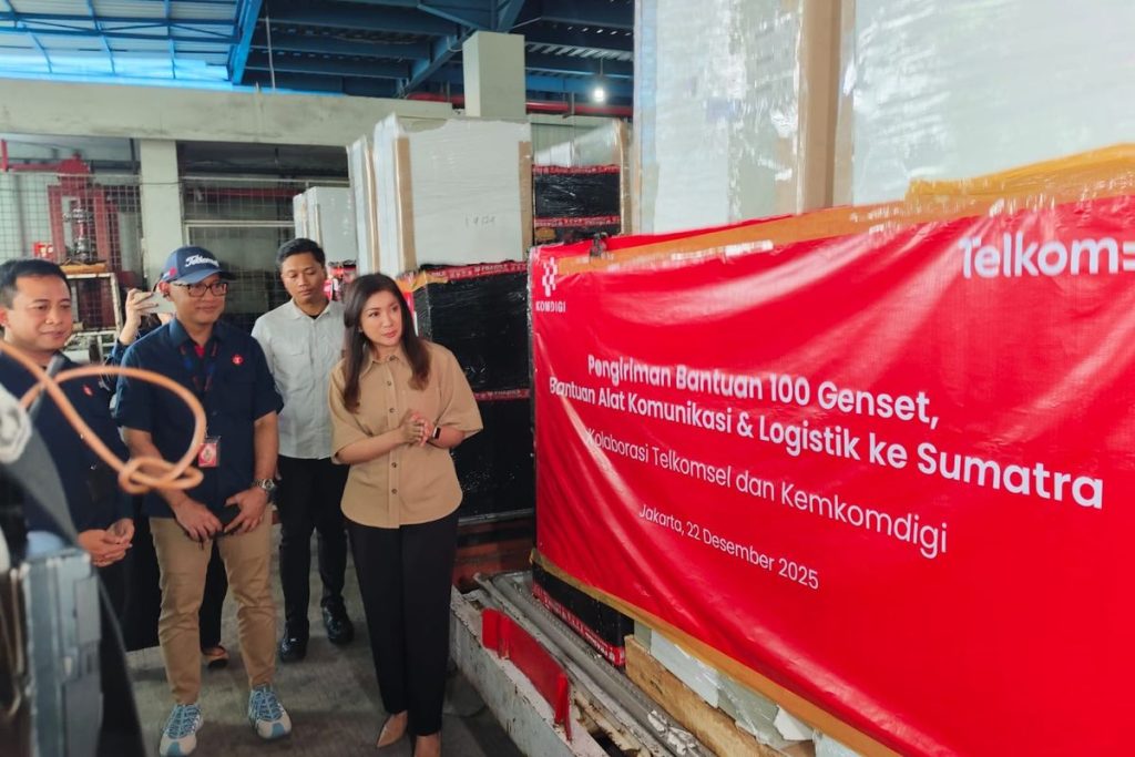Komdigi–Telkomsel Kirim 100 Genset dan Alat Komunikasi ke Aceh