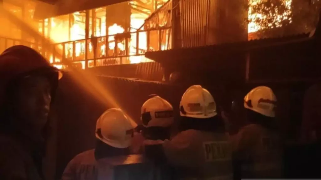 Kebakaran di Grogol Petamburan Hanguskan Delapan Bangunan