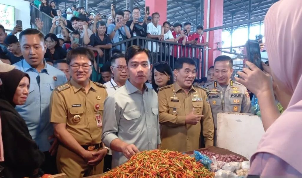 Wapres Gibran Pantau Harga Pangan di Pasar Bersehati Manado