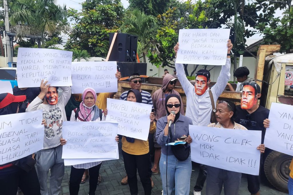 Ratusan Warga Pati Gelar Istighasah Kawal Sidang Perdana Botok Cs