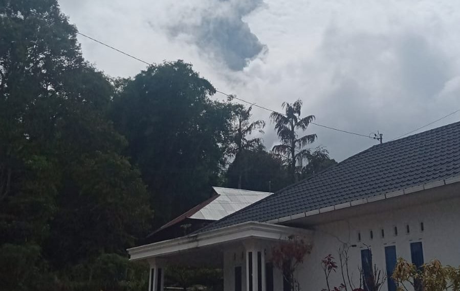 Gunung Marapi Erupsi, Abu Vulkanik Selimuti Agam