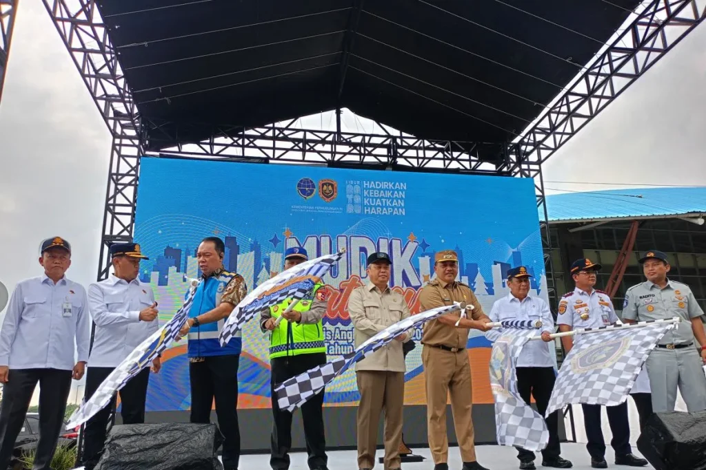 Kemenhub Lepas Ribuan Peserta Mudik Gratis Natal dan Tahun Baru
