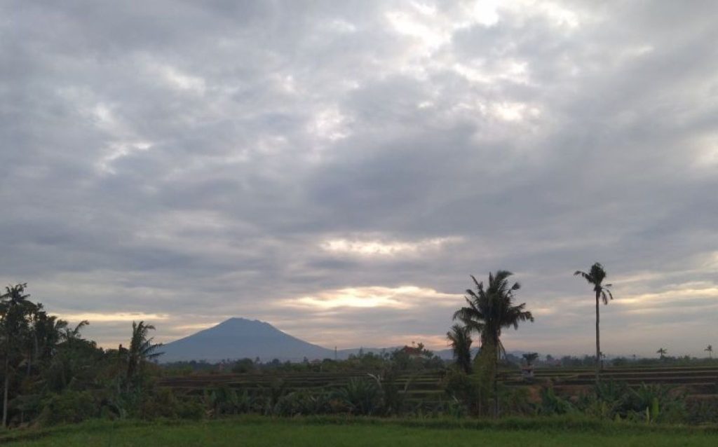 BMKG Prediksi Cuaca Berawan Tebal Dominasi Wilayah Indonesia