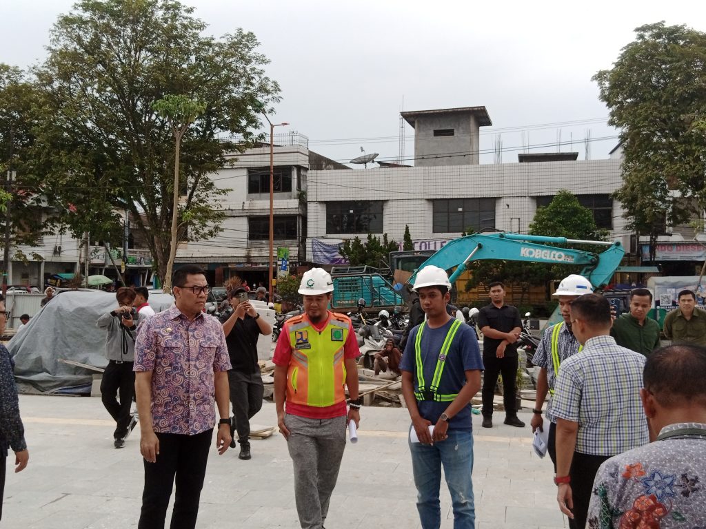 Wali Kota Cek Lapangan, Progres Teras Dan Pasar Pagi