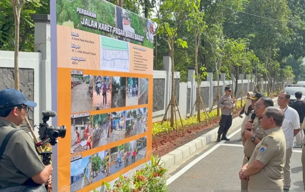 Pramono Resmikan Jalan di Karet Tengsin yang Rusak Puluhan Tahun