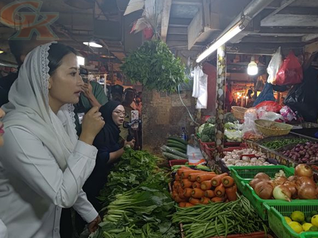 Jelang Tahun Baru, Wamendag Pastikan Harga Pangan di Pasar Senen Terkendali