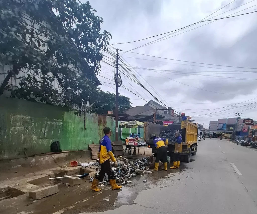 Antisipasi Banjir, Drainase Jalan Pramuka Samarinda Dinormalisasi
