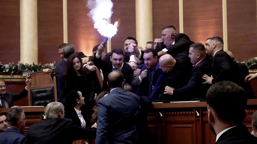 Sidang Parlemen Albania Ricuh saat Pemilihan Ombudsman