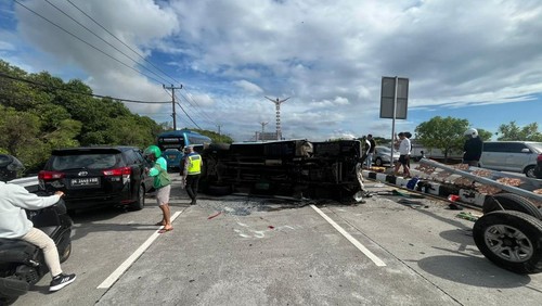 Bus Wisata Terguling di Bali, 13 Turis China Luka Ringan