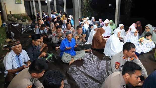 Misi Kemanusiaan Usai, Polda Riau dan Warga Agam Gelar Doa Bersama