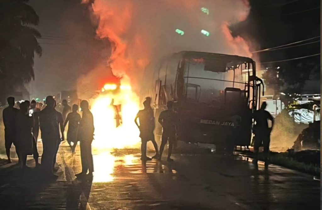 Bus AKAP Medan Jaya Terbakar di Jalinsum Muratara, 44 Penumpang Selamat