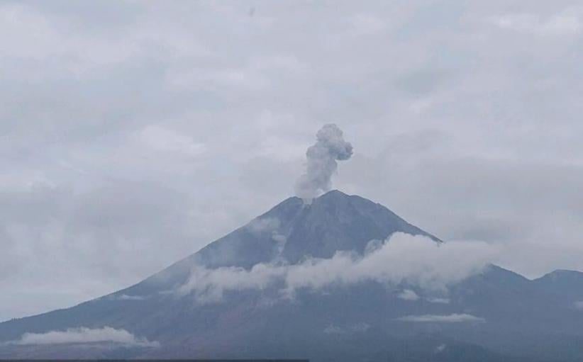 Erupsi Semeru Terekam 2 Menit, Abu Tebal Mengarah Barat Laut