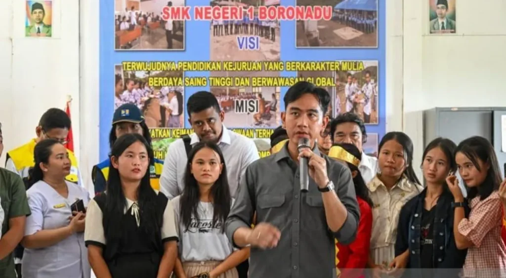 Siswa Nias Cerita ke Gibran, Menyeberang Sungai Demi Sekolah