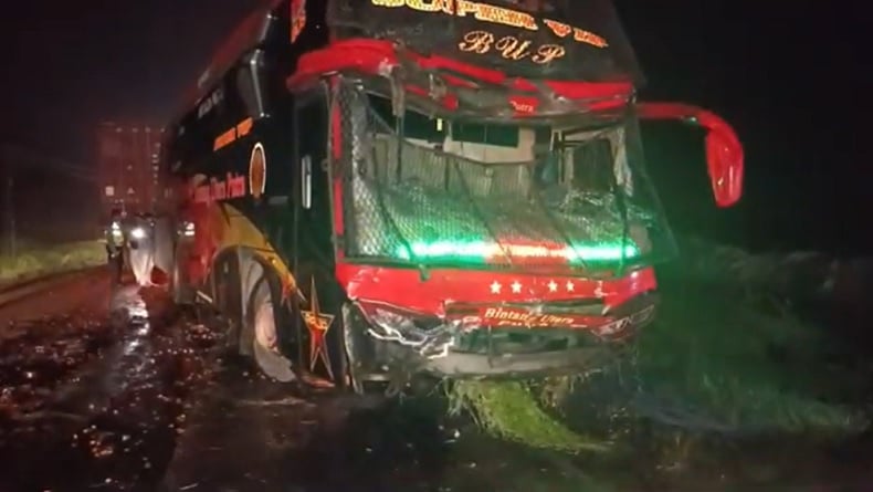 Truk Sawit Oleng Picu Kecelakaan Beruntun di Asahan