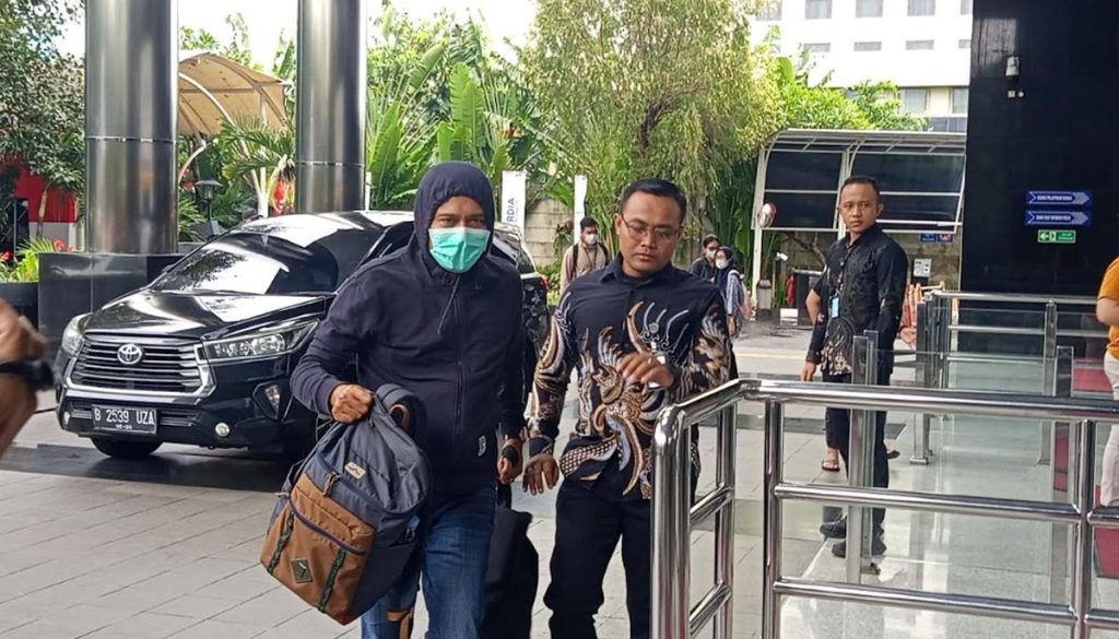 Dua Orang Terjaring OTT Kalsel Tiba di Gedung KPK