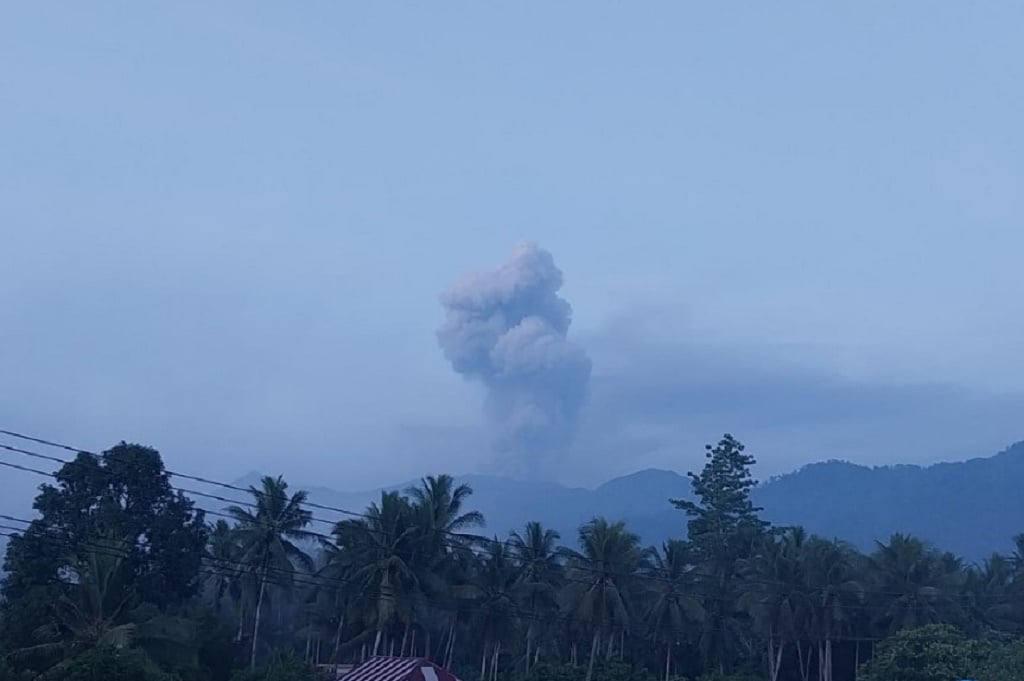 Gunung Dukono Semburkan Asap 900 Meter, Aktivitas Masih Stabil