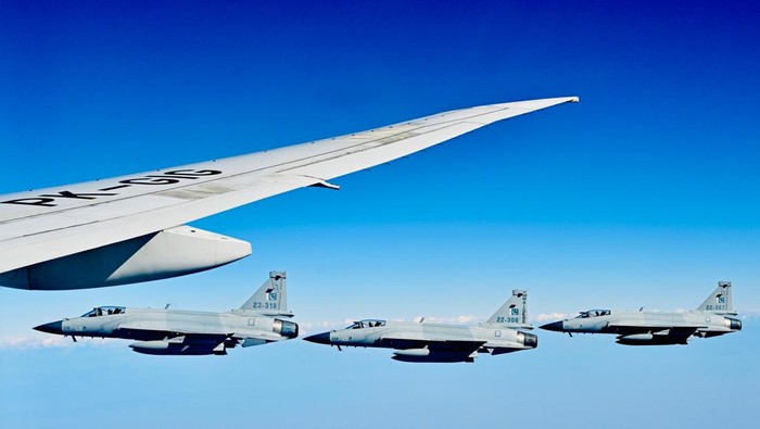 Enam Jet Tempur Pakistan Kawal Kedatangan Presiden Prabowo