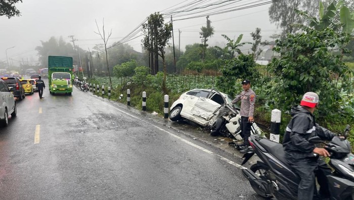 Truk Rem Blong Terjun ke Jurang di Wonosobo, Dua Orang Tewas