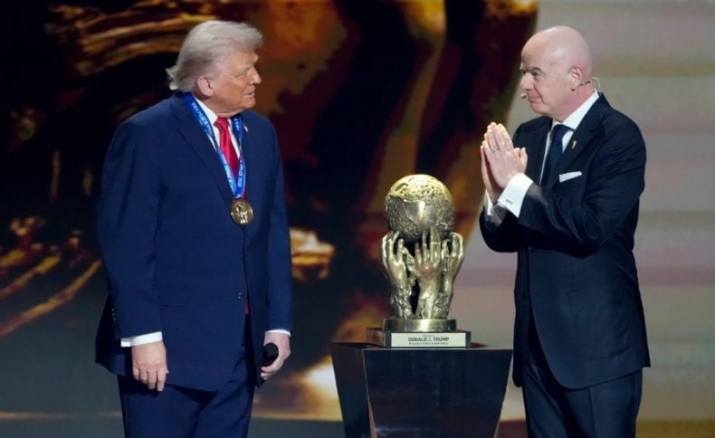 Trump Dapat Penghargaan dari FIFA Usai Gagal Raih Nobel