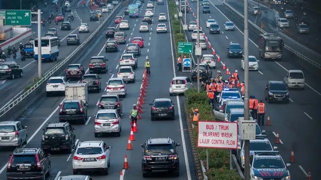 Tol Jakarta dan Sekitarnya Padat Senin Pagi, Contraflow Diberlakukan
