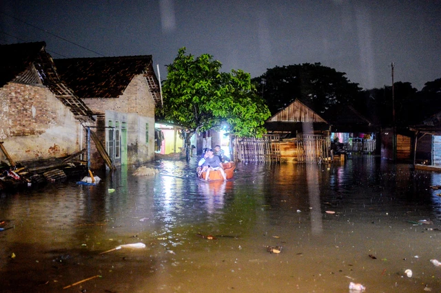 Hujan Lebat dan Pasang Laut Rendam Sejumlah Wilayah Banten