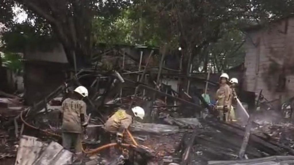 Kebakaran Dini Hari Hanguskan Rumah dan Lapak di Cengkareng Timur