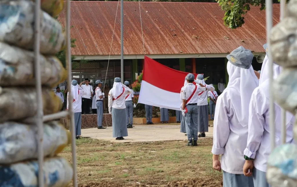 Hari Pertama KBM Pascabanjir, Mu’ti Tinjau SMAN 4 Aceh Tamiang