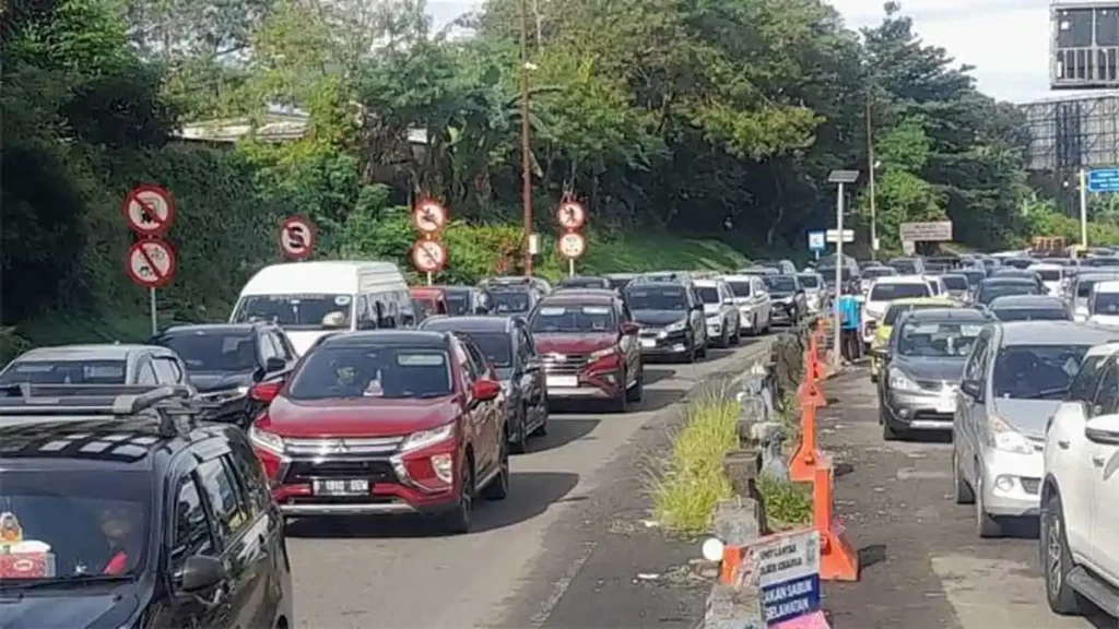 Polisi Siapkan One Way Antisipasi Lonjakan Akhir Pekan di Puncak
