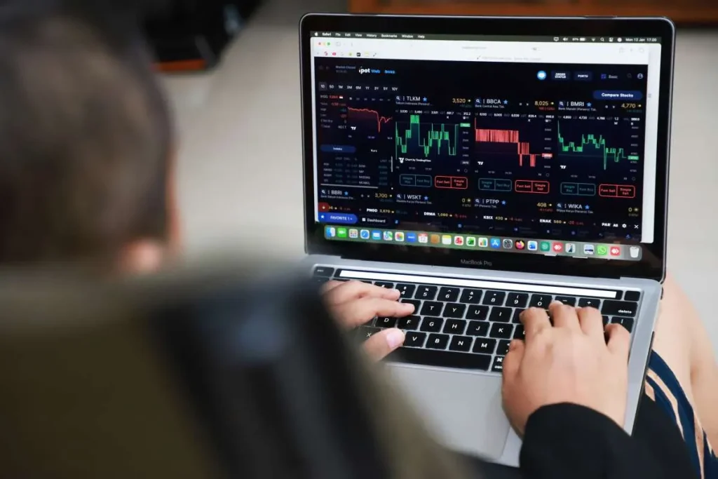 Pasar Saham Awali Hari di Zona Hijau, IHSG Naik 0,52 Persen