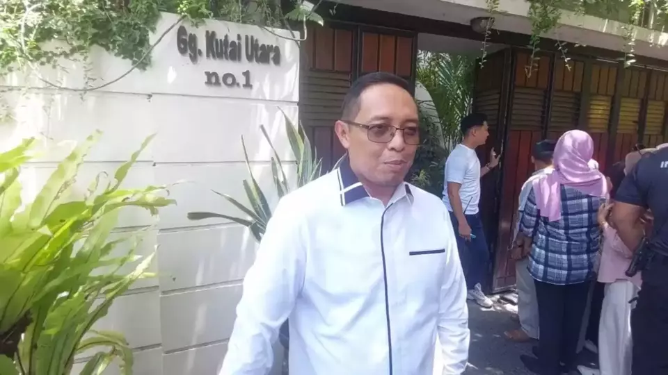 Hasan Nasbi Temui Jokowi di Solo, Bahas Isu Global hingga Nostalgia