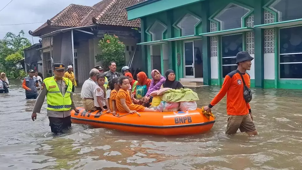 Evakuasi Dramatis Banjir Kudus, Jumlah Pengungsi Capai 596 Jiwa