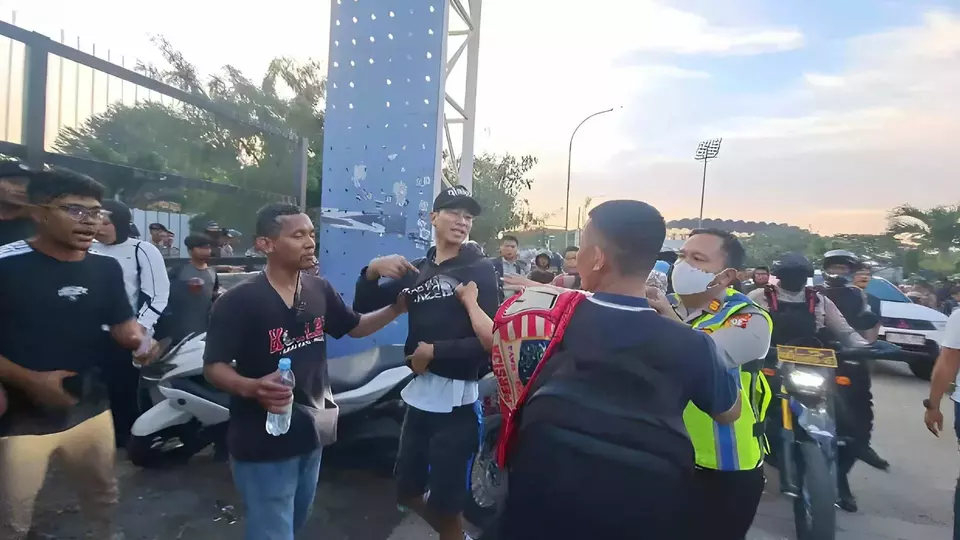 Kericuhan Suporter Persita–Persija Pecah di Tangerang