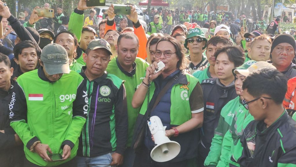 1.541 Personel Amankan Aksi Ojol di Kawasan Monas dan Kedubes AS